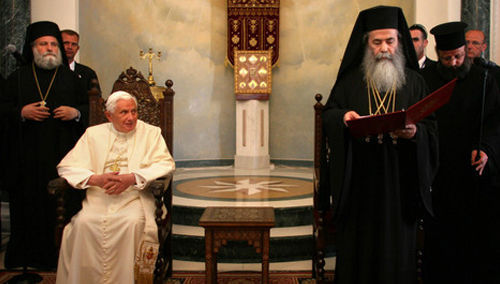 Anti-Papa Benedicto XVI con cismático griego “ortodoxo” en su visita a Jerusalén