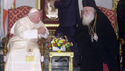 Anti-Papa Juan Pablo II con cismático griego “ortodoxo” en su visita a Jerusalén