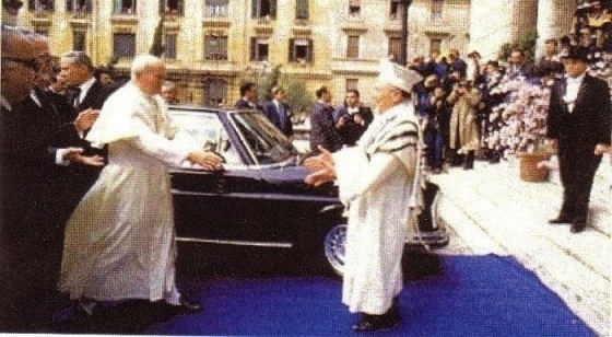 Juan Pablo II llegando a la sinagoga de Roma el 13 de abril de 1986 iglesia catolica
