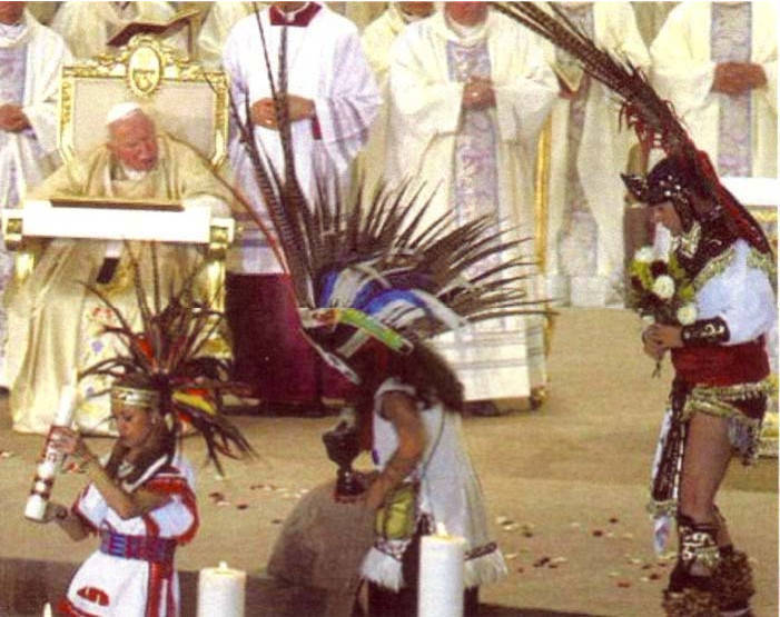 Anti Papa Juan Pablo II danza azteca visita a México 2002