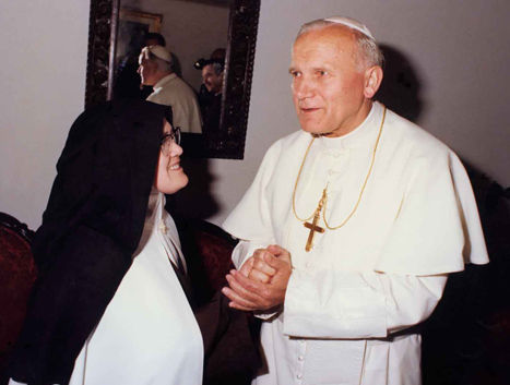 Falsa “Hermana” Lucía con el Anti Papa Juan Pablo II