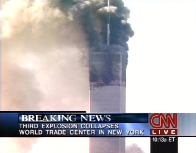 CNN 10.03 Último minuto - Tercera explosión hace colapsar el World Trade Center