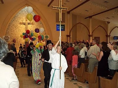 Nueva Misa con globos; misas de carnaval.