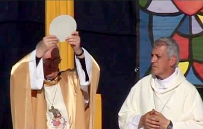 Anti Papa Francisco (Jorge Bergoglio) en una ‘misa’ de niños